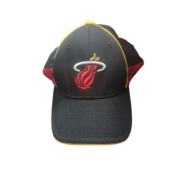 Miami Heat Hat Cap Fitted Adult OSFA Black Red NBA Basketball Reebok Men's Logo - Picture 1 of 6